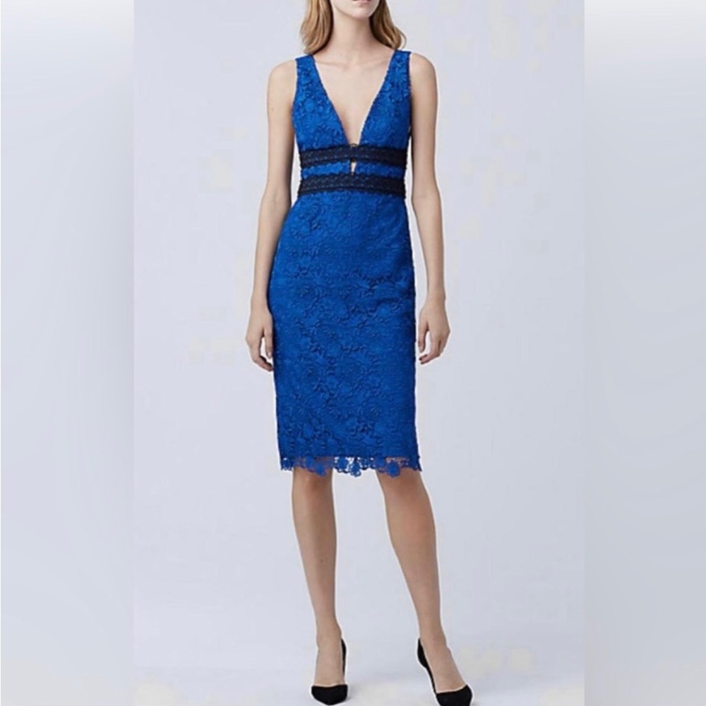 COPY - 💙Stunning💙DVF Blue & Black Lace V-neck Cocktail Dress Size 2 NWT